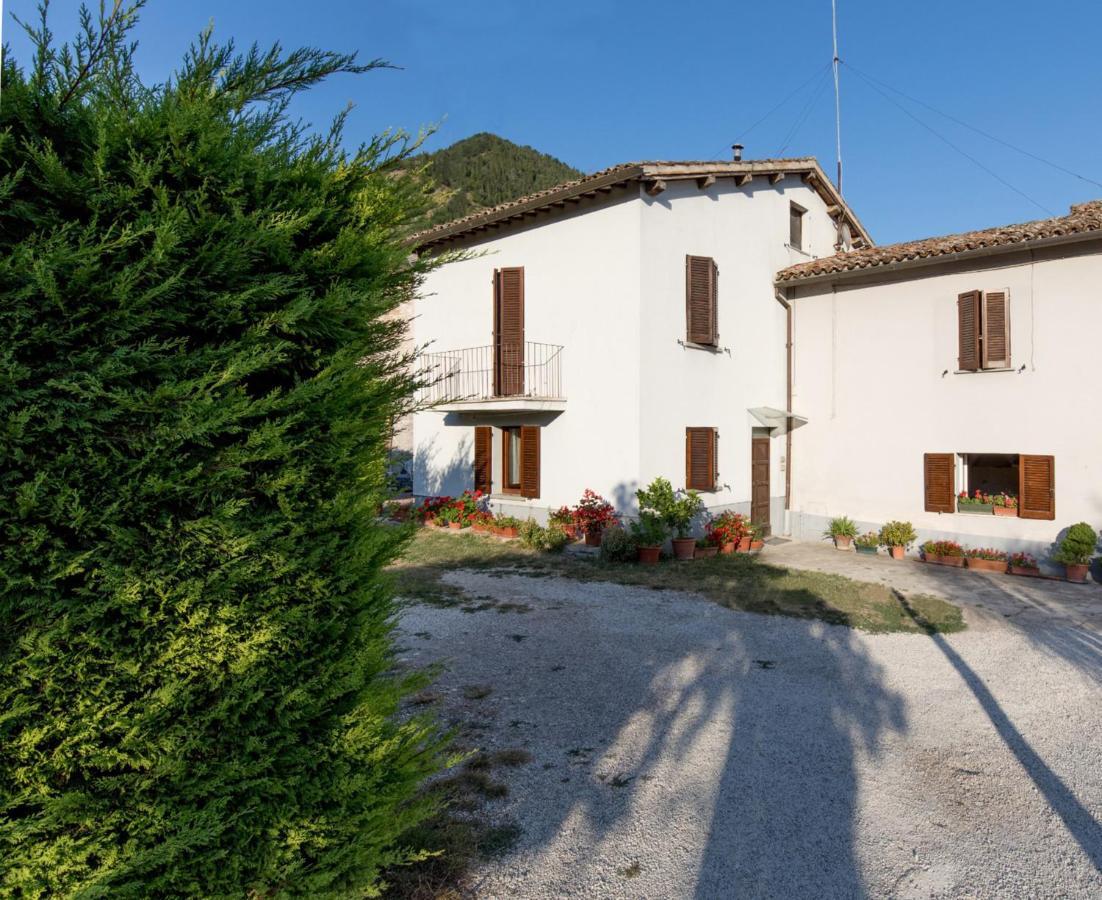 Borgo Santa Lucia Apartment With Private Parking & Garden Губио Екстериор снимка
